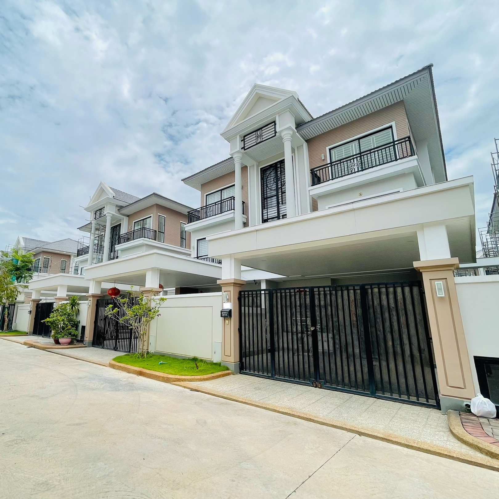 Twin Villa For Sale in Borey Peng Huoth 50m Mera Garden